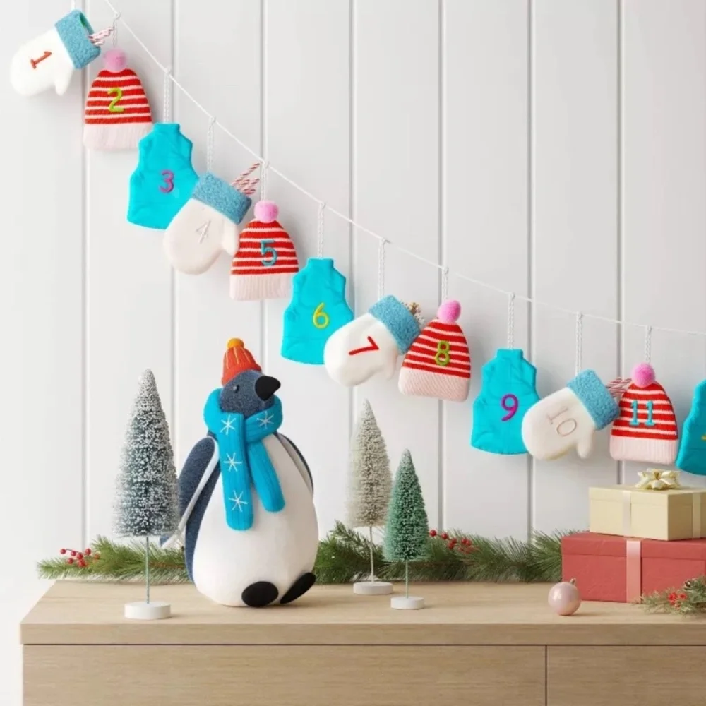 6' Fabric Mitten Hat Vest Christmas Advent Calendar Garland White/Blue/Red nwt